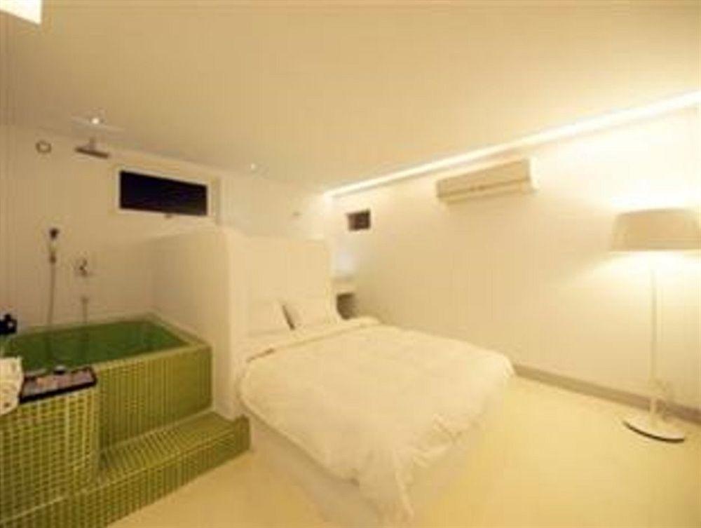 Bed and Breakfast Kenting The House Shanjiao Екстер'єр фото