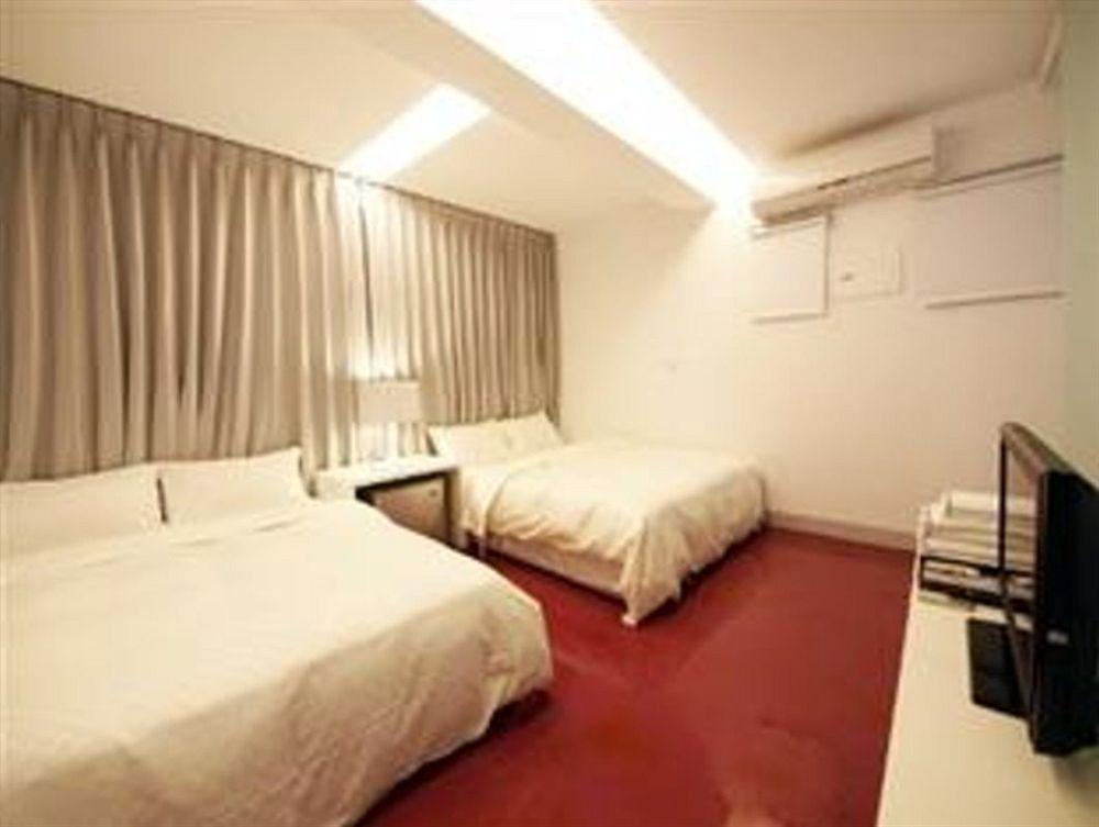 Bed and Breakfast Kenting The House Shanjiao Екстер'єр фото