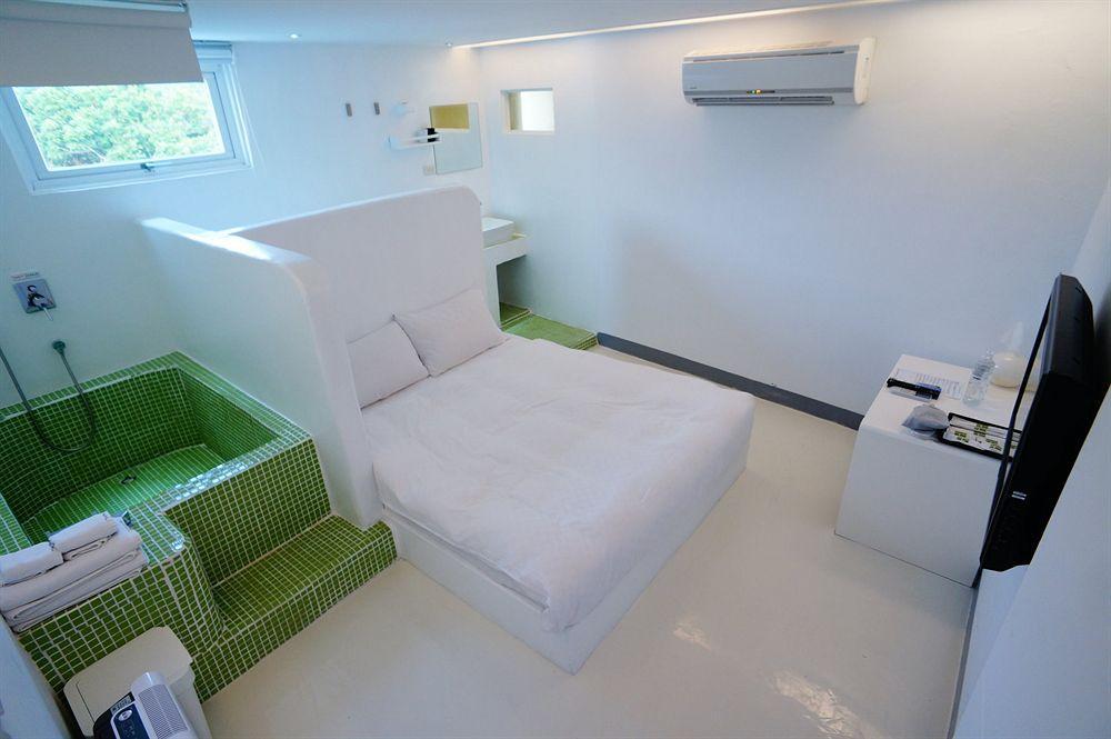 Bed and Breakfast Kenting The House Shanjiao Екстер'єр фото