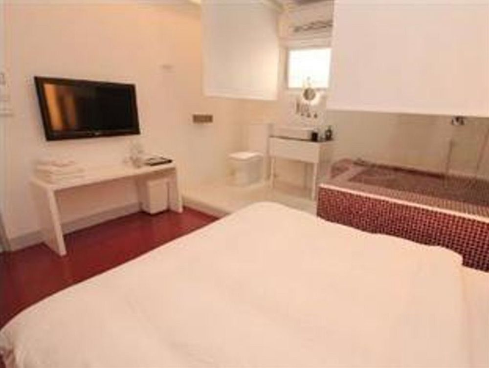 Bed and Breakfast Kenting The House Shanjiao Екстер'єр фото
